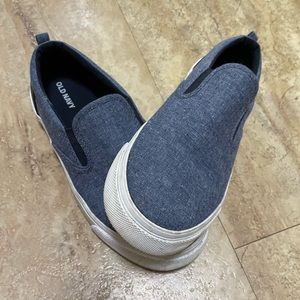 Old Navy size 5 beautiful sneakers!!!!